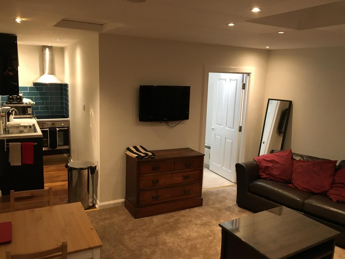 Haymarket 1 bed Apartment Edinburgh Eksteriør billede